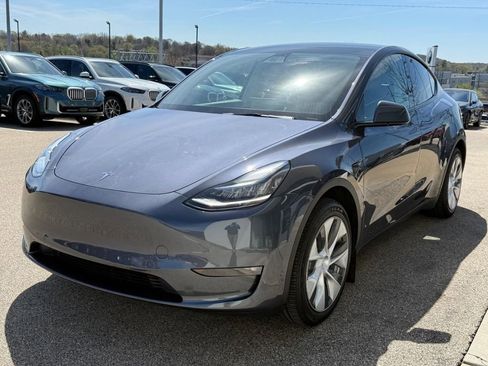 Used 2022 Tesla Model Y Long Range AWD/4WD image 8