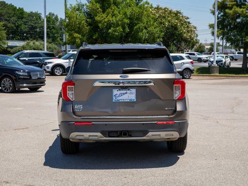 Used 2021 Ford Explorer XLT w/ Equipment Group 202A AWD/4WD image 5