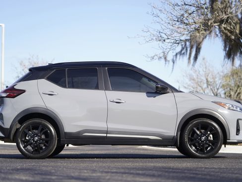 Used 2023 Nissan Kicks SR image 7