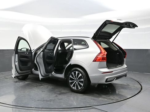 Used 2025 Volvo XC60 B5 Plus AWD/4WD image 46