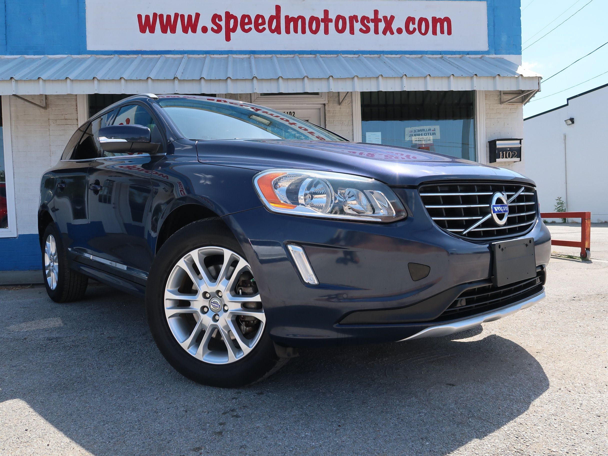 Used 2015 Volvo XC60 T5 Premier w/ Proximity Package FWD image 2