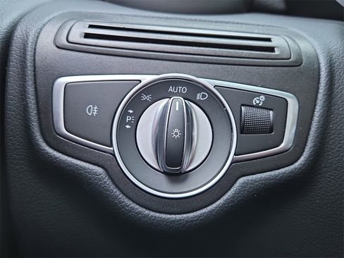 Certified 2022 Mercedes-Benz GLC 300 image 27