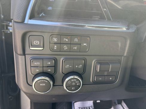 New 2026 Chevrolet Suburban Premier image 21