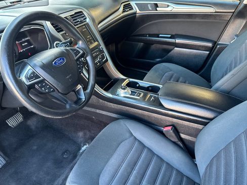 Used 2017 Ford Fusion SE w/ Fusion SE Technology Package FWD image 12