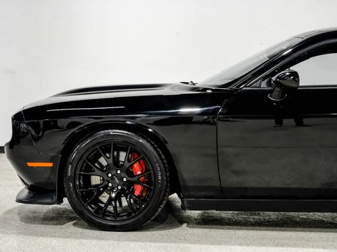 Used 2016 Dodge Challenger SRT image 10