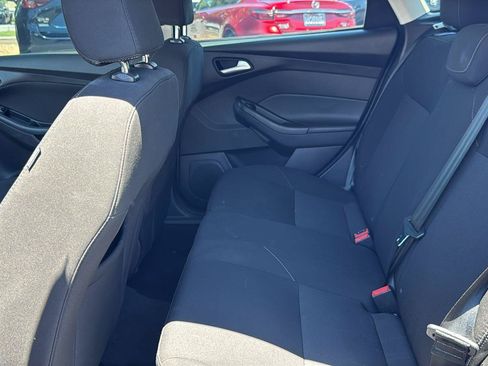 Used 2015 Ford Focus SE FWD image 21