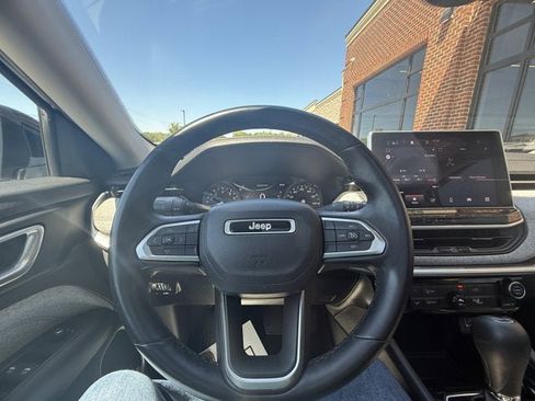 Used 2022 Jeep Compass Latitude w/ Sun and Sound Group AWD/4WD image 19