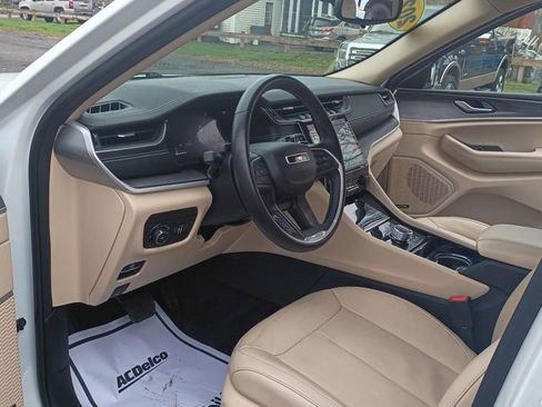 Used 2022 Jeep Grand Cherokee L Limited AWD/4WD image 13