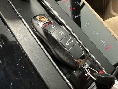New 2025 Porsche Macan AWD/4WD image 44