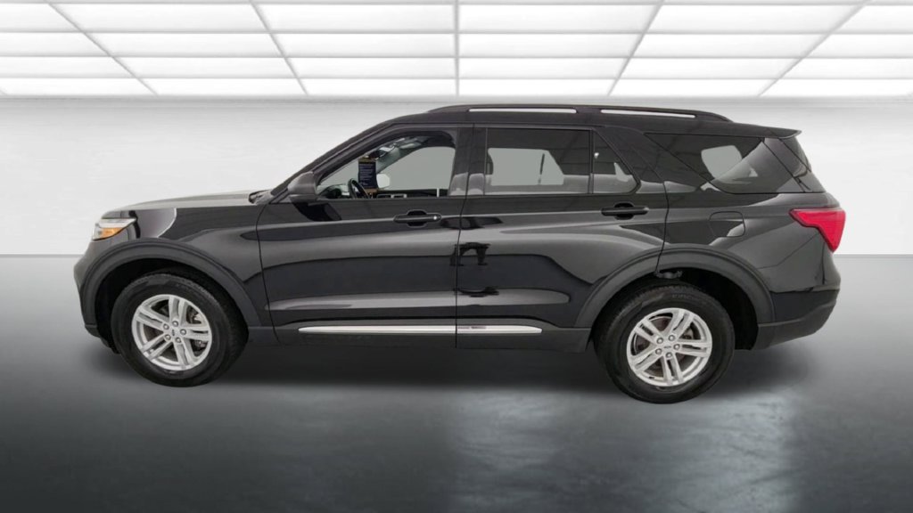 Certified 2024 Ford Explorer XLT w/ Equipment Group 202A AWD/4WD image 5