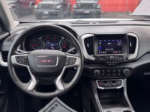 Used 2024 GMC Terrain SLE FWD image 10