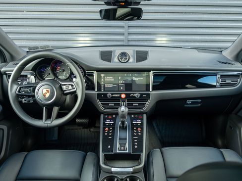 Certified 2026 Porsche Macan AWD/4WD image 18