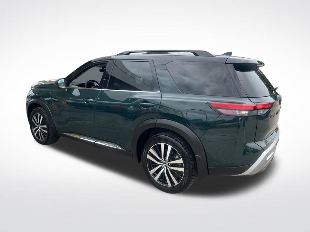 Certified 2024 Nissan Pathfinder Platinum w/ Black Appearance Package AWD/4WD image 48