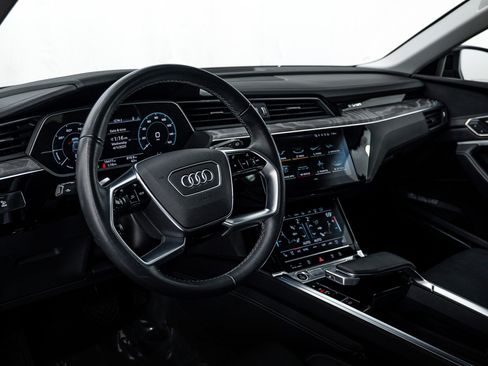 Used 2024 Audi Q8 e-tron Prestige image 11