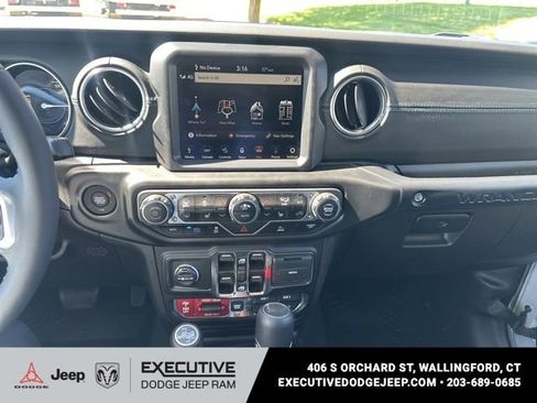Used 2023 Jeep Wrangler Unlimited Rubicon 4xe w/ Cold Weather Group AWD/4WD image 11
