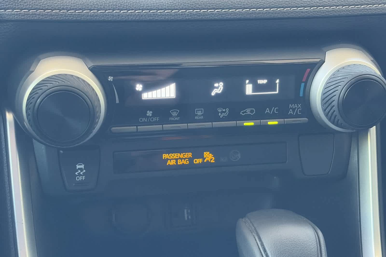 Used 2019 Toyota RAV4 LE FWD image 21
