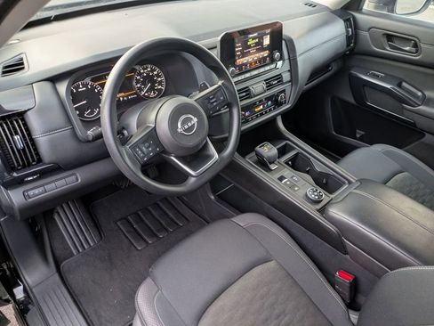 Used 2024 Nissan Pathfinder S w/ Cargo Package image 11