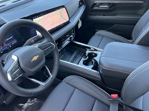 New 2026 Chevrolet Suburban Premier image 7