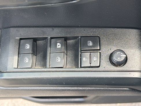Used 2020 Toyota Tacoma SR w/ SR Convenience Package RWD image 32