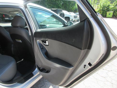 Used 2014 Hyundai Elantra Limited FWD image 16