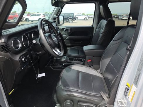 Used 2023 Jeep Wrangler Unlimited Sahara w/ Cold Weather Group AWD/4WD image 5