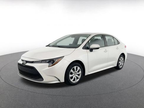 Used 2025 Toyota Corolla LE FWD image 3