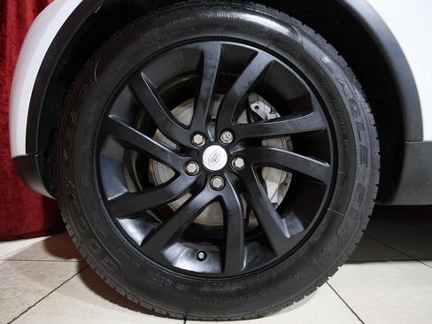 Used 2018 Land Rover Discovery HSE image 7