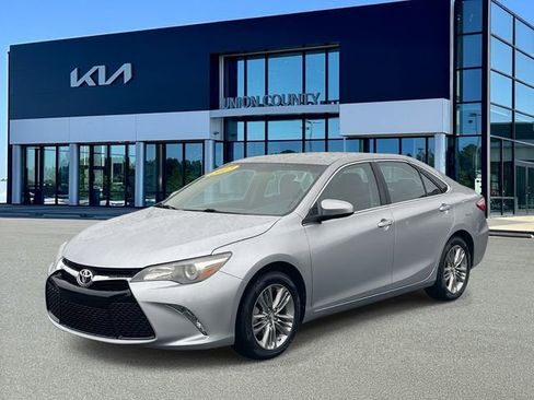 Used 2017 Toyota Camry SE image 8