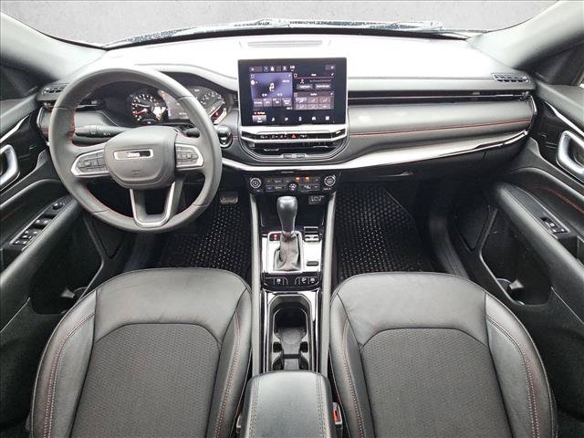 Used 2023 Jeep Compass Trailhawk AWD/4WD image 16