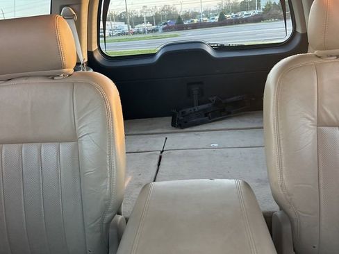 Used 2005 Lincoln Navigator Luxury image 5