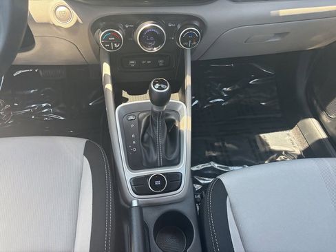 Used 2025 Hyundai Venue SEL FWD image 22