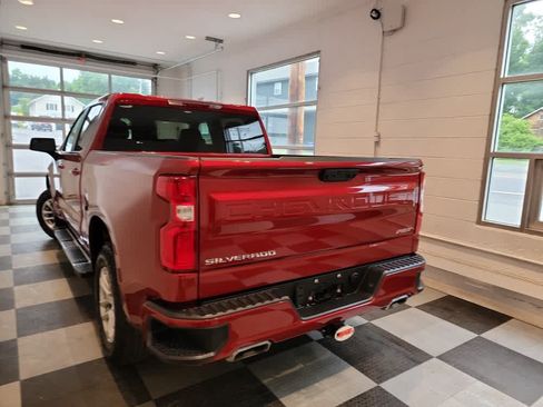 Used 2024 Chevrolet Silverado 1500 RST w/ Z71 Off-Road Package AWD/4WD image 3