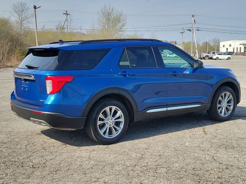 Used 2021 Ford Explorer XLT w/ Equipment Group 202A AWD/4WD image 5