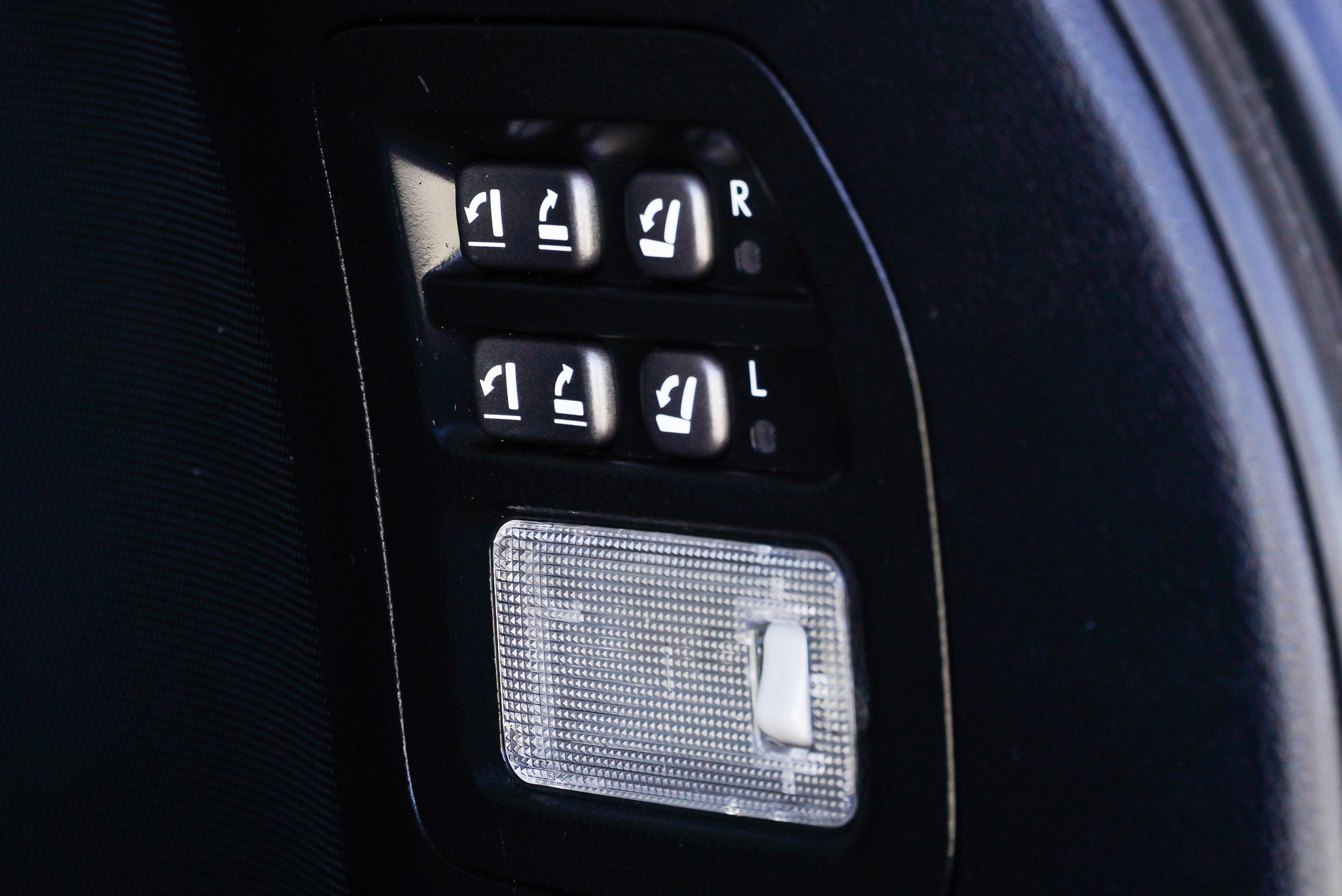 Used 2015 Lexus LX 570 4WD w/ Luxury Package image 20
