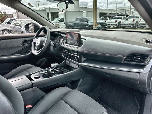 Used 2023 Nissan Rogue S image 27