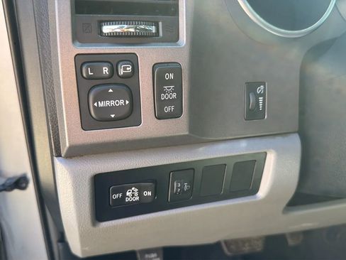 Used 2012 Toyota Tundra Limited w/ Platinum Pkg image 27