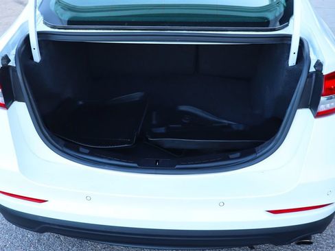 Used 2019 Ford Fusion SE FWD image 25