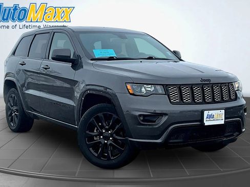 Used 2021 Jeep Grand Cherokee Laredo X AWD/4WD image 3