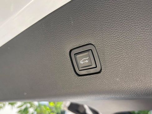 Used 2018 Chevrolet Traverse Premier w/ LPO, Floor Liner Package FWD image 15