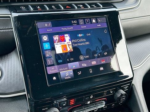 Used 2025 Jeep Grand Cherokee Altitude RWD image 15