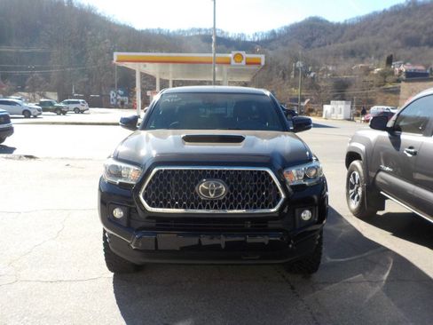 Used 2019 Toyota Tacoma TRD Sport image 7