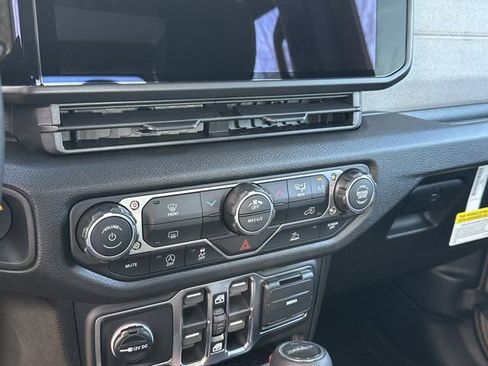 New 2026 Jeep Gladiator Sport image 30