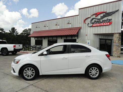 Used 2017 Chevrolet Sonic LT FWD image 3