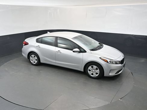 Used 2017 Kia Forte LX FWD image 33
