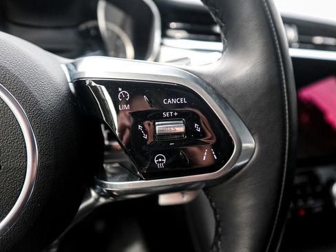 Used 2023 Jaguar F-PACE S image 20