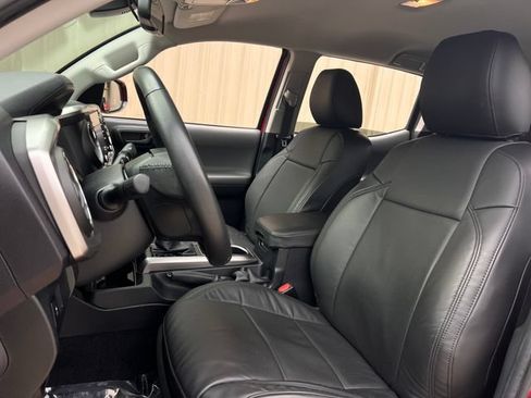 Used 2021 Toyota Tacoma SR5 AWD/4WD image 12