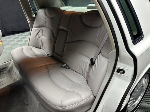 Used 1997 Lincoln Town Car Signature image 39