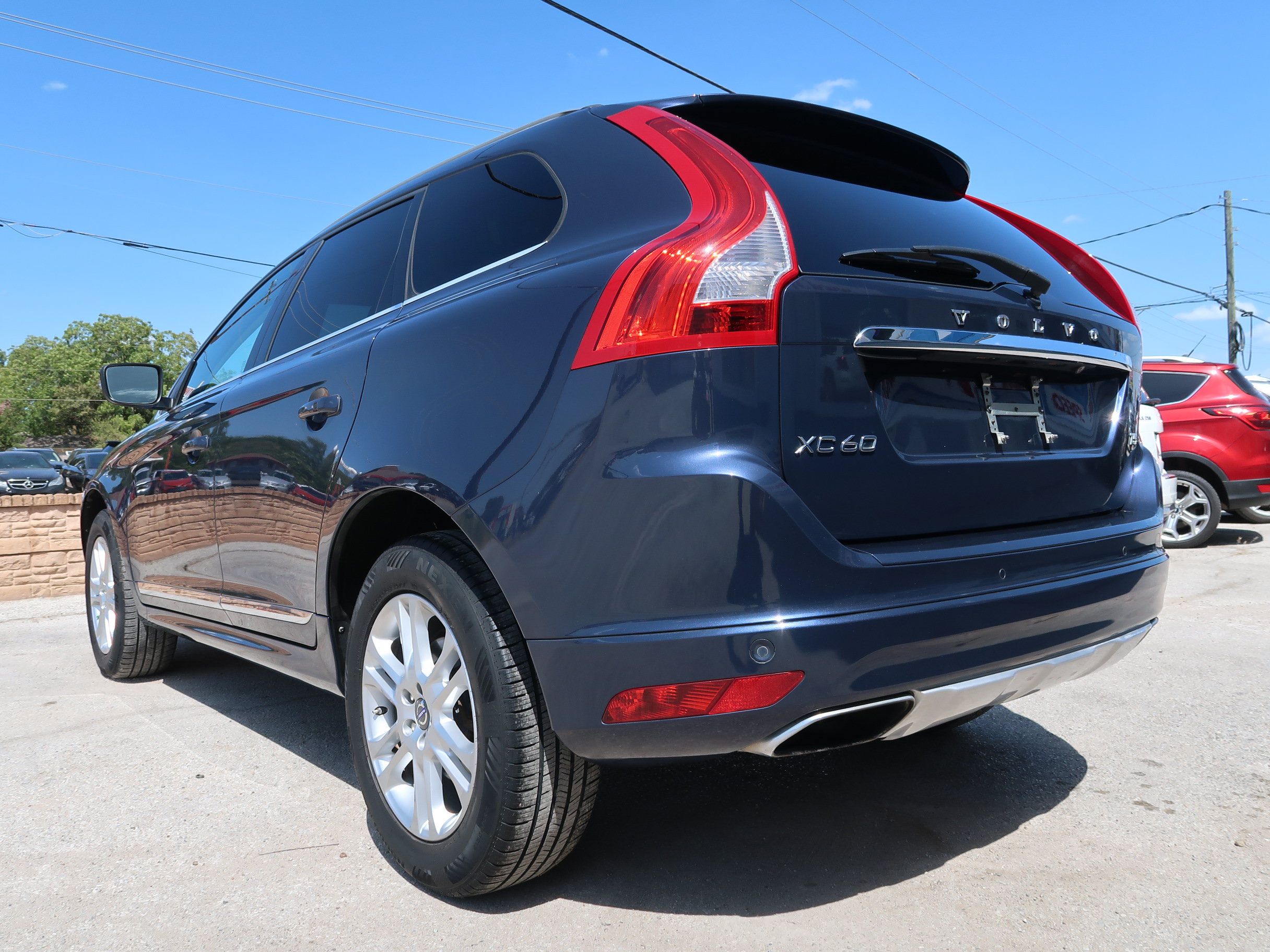 Used 2015 Volvo XC60 T5 Premier w/ Proximity Package FWD image 7