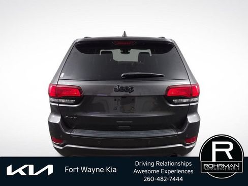 Used 2019 Jeep Grand Cherokee Altitude AWD/4WD image 9