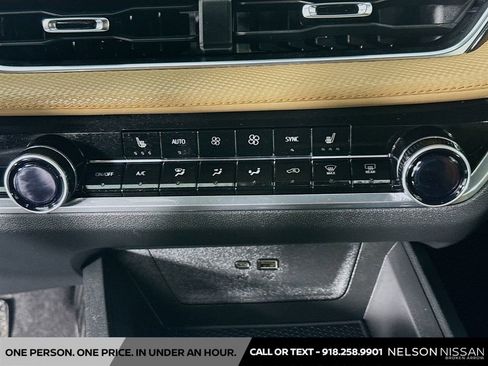 Used 2025 Chevrolet Equinox ACTIV w/ Safety and Technology Package FWD image 16